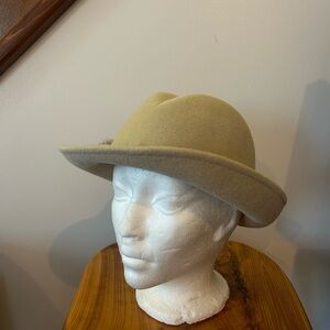 Gorgeous Beige Vintage Women's wool blend Hat with feathers ❤️S
